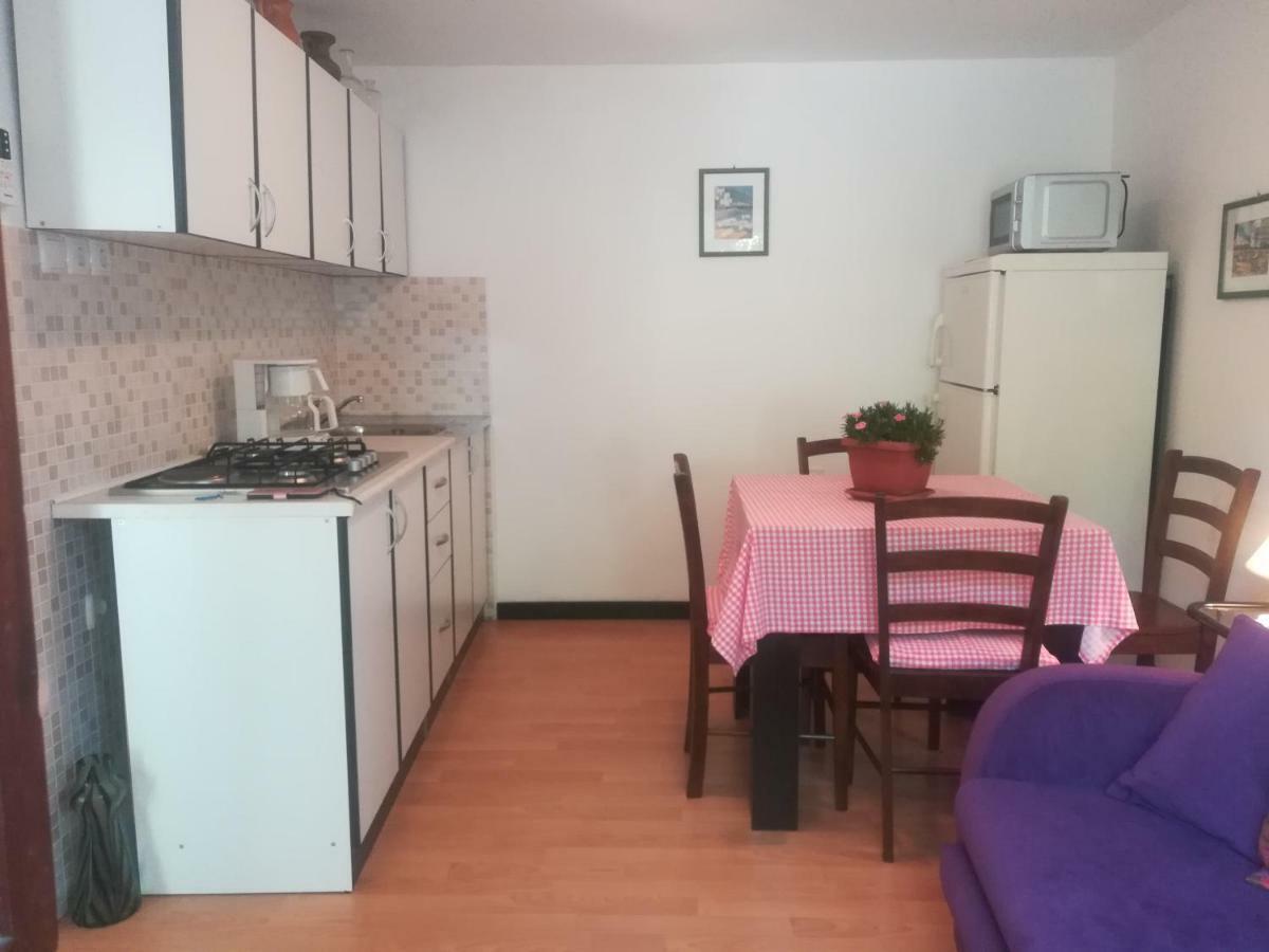 Appartamento Apartman Legac Starigrad  Esterno foto